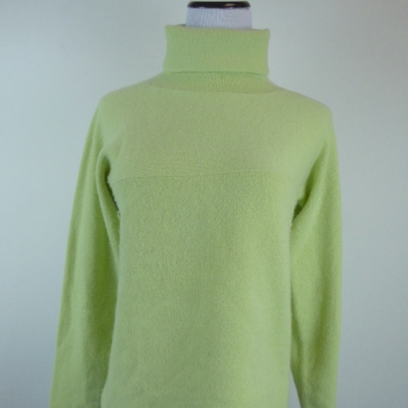 NEIMAN MARCUS 100% CASHMERE turtleneck light grass green